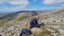 Gregor Munro sampling Cairn Toul